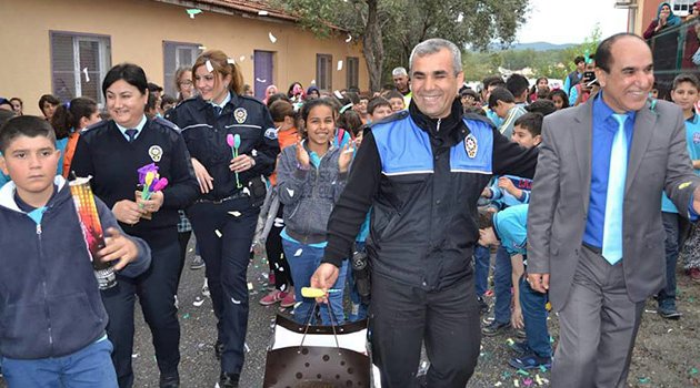 Alanya’da Polise Öğrencilerden Sürpriz
