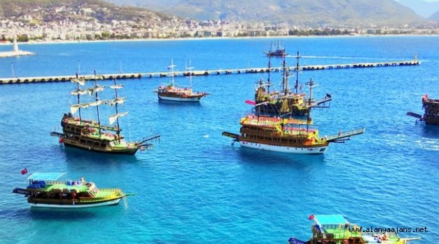 Alanya’da tekneler tura çıktı