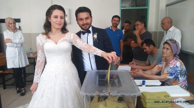 Gelinlikle Oy Kullandı