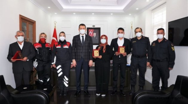 Alanya’daki o sürücüler plaketle ödüllendirildi