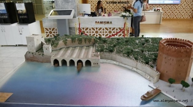 Alanya Kalesi büyükşehir fuayesinde
