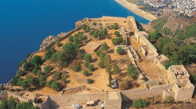 Alanya Kalesi'ne bakanlıktan övgü