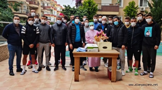 Alanya Kestelspor'dan Aslı hemşireye sürpriz