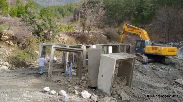 Alanya kırsalında yollara yoğun bakım