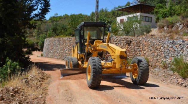 Alanya Mahmutseydi’de alt yapısı biten yola asfalt