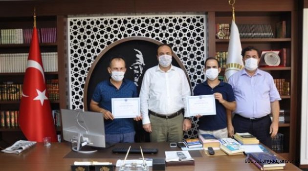 Alanya Müftüsü İlhan'dan belge takdimi