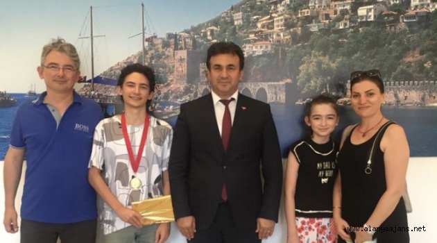 Alanya’nın şampiyon öğrencileri ödüllendirildi