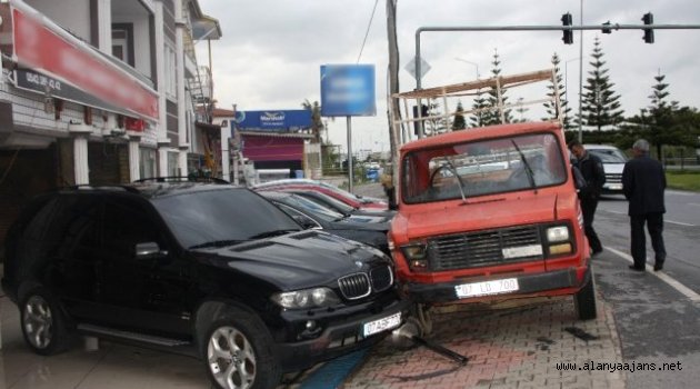 Alanya yolunda zincirleme kaza!