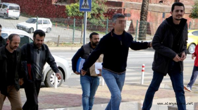 Alanya'da 2 öğretmen terör örgütü üyeliğinden tutuklandı