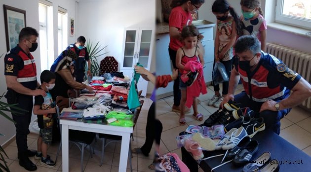 Alanya'da bayramda çocukların yüzünü güldürdüler