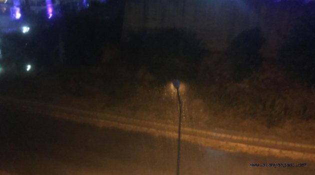 Alanya'da beklenen yağmur geldi