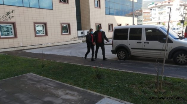 Alanya'da çeşitli suçlardan aranan 2 kişi yakalandı
