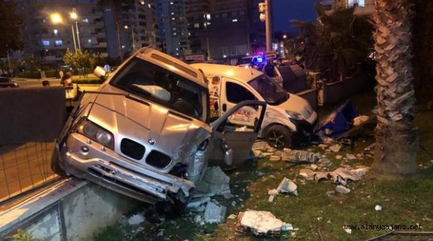Alanya'da feci kaza! Şans eseri yaralanan olmadı