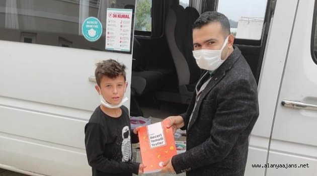 Alanya'da fedakar öğretmenden takdir edilecek hareket!