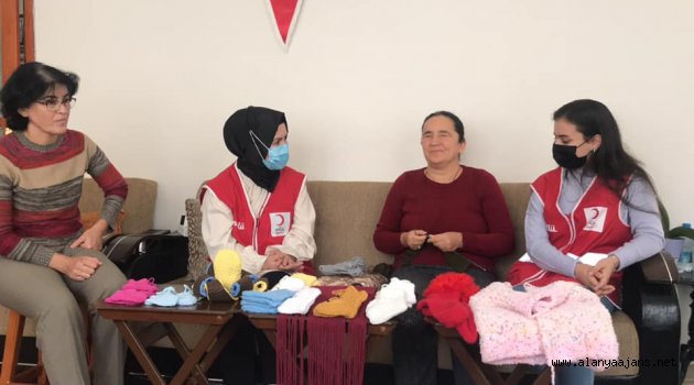Alanya'da görme engelli ev hanımından duygulandıran hareket