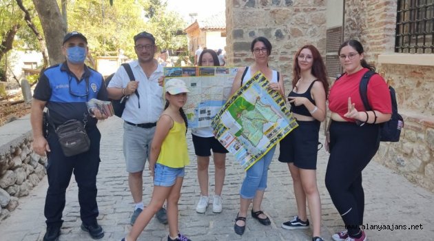 Alanya'da huzurlu tatil için 3 dilde harita dağıtıldı