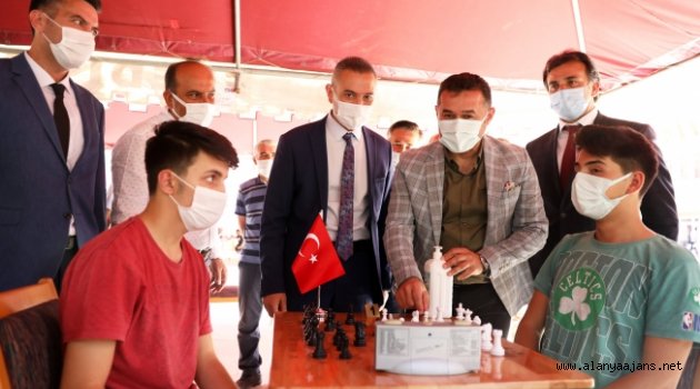 Alanya'da meslek liseliler satranç turnuvası yapıldı