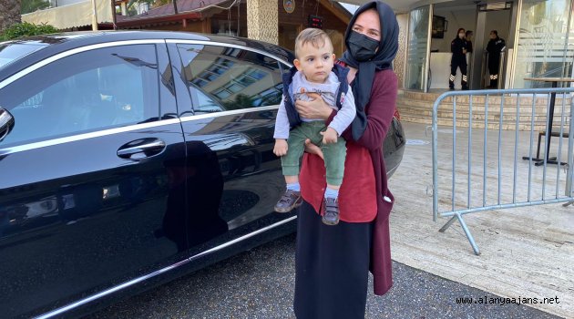 Alanya'da minik Ahmet ve ailesi Bakan Çavuşoğlu ile görüştü