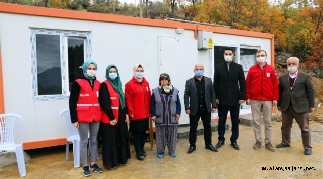 Alanya'da Nazmiye teyze ve oğlu sıcak yuvasına kavuştu