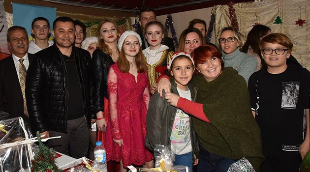 Alanya'da 'Noel Pazarı' coşkusu