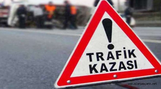 Alanya'da otomobil refüje çarptı: 1 yaralı
