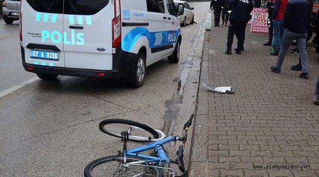 Alanya'da otomobilin çarptığı bisikletli Rus kadın yaralandı
