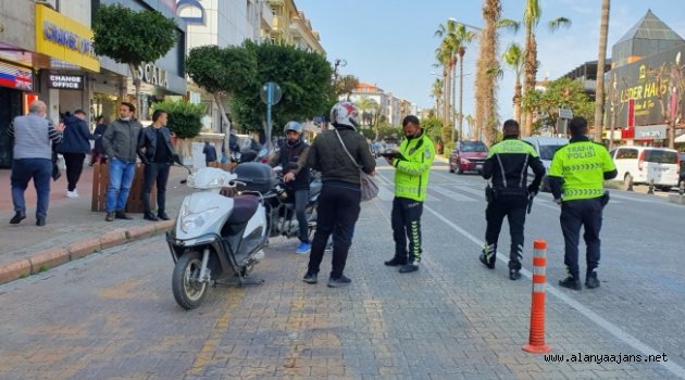 Alanya'da polisten kurallara uymayan sürücülere yönelik denetim