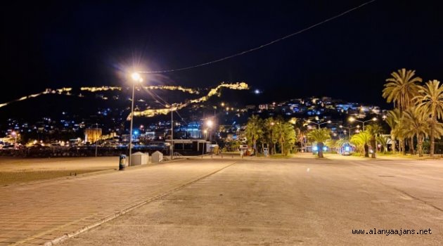 Alanya'da sokağa çıkma yasağı 21.00'da başladı