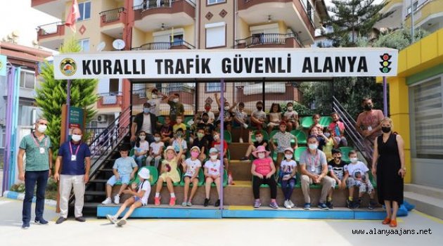 Alanya'da trafik kurallarını öğreniyorlar