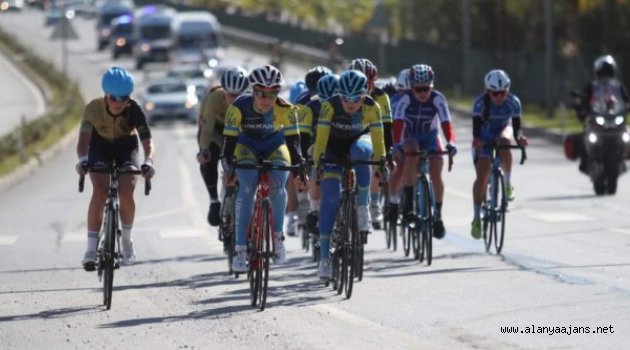 Alanya'da UCI Gençler Yol Bisiklet yarışı yapıldı