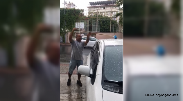 Alanya'da yağmurda gülümseten görüntüler