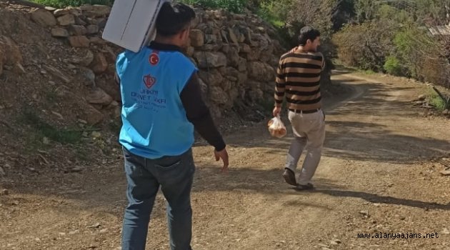 Alanya'da yardımcılar ihtiyaç sahiplerine ulaşıyor