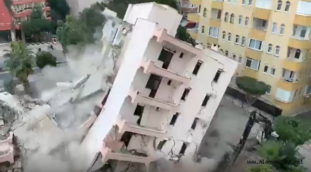 Alanya'da yürekleri ağza getiren apartman yıkımı