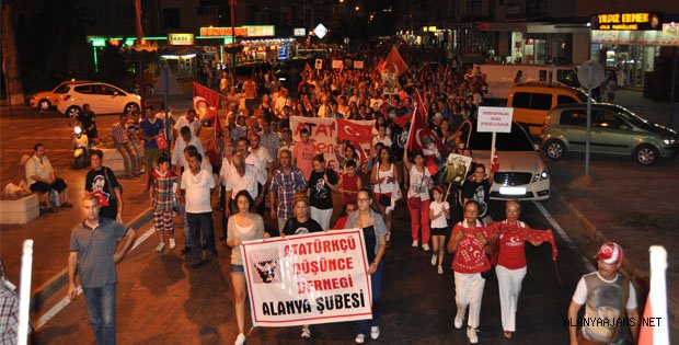 ALANYA'DA ZAFER YÜRÜYÜŞÜ DÜZENLENDİ