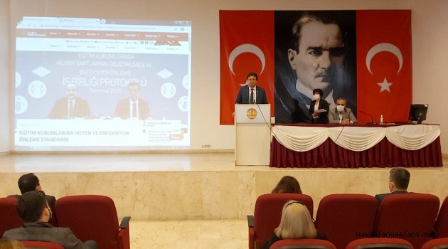 Alanya'daki temiz okullar belgelerini aldı