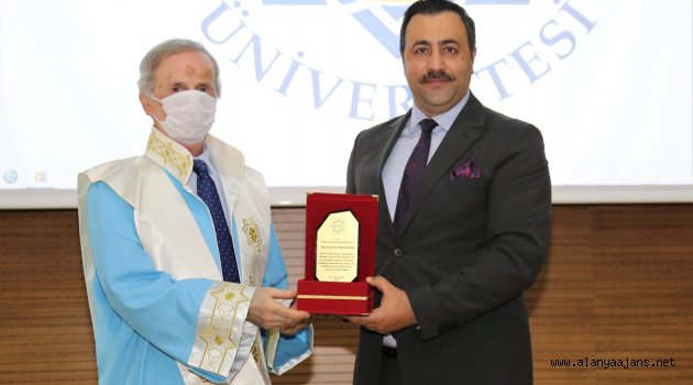 Alanyalı akademisyene emeklilik töreni