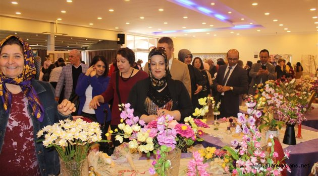 Alanyalı kursiyerlerin el emekleri görücüye çıktı