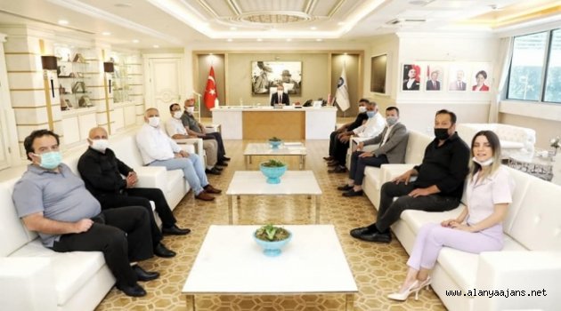 Alanyalı muhtarlardan Başkan Böcek’e ziyaret
