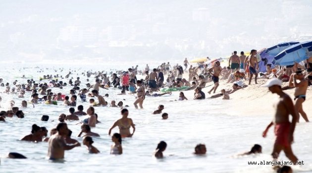 Alanya'nın plajları doldu taştı!