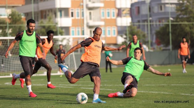 Alanyapor Başakşehir'e Bileniyor