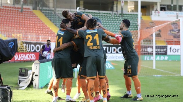 Alanyaspor bu haftada liderliği bırakmadı