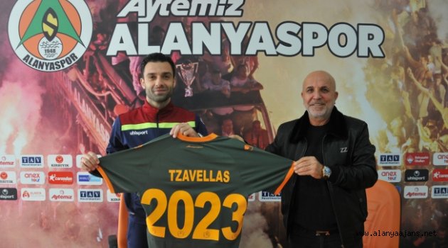 Alanyaspor’da başarılı defans oyuncusunun sözleşmesi uzatıldı