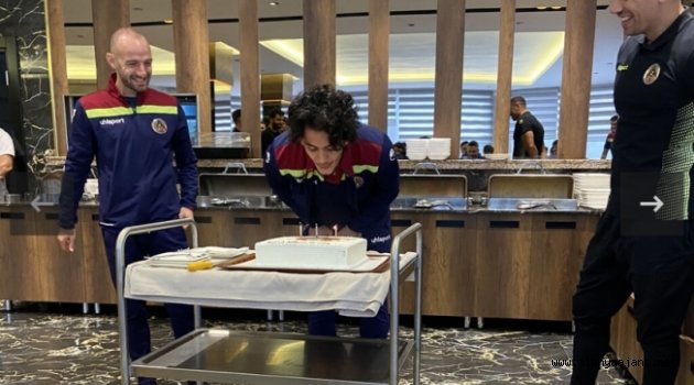 Alanyaspor’da Tayfur Bingöl’ün doğum günü kutlandı