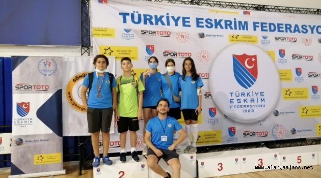 Alanyaspor Eskrim Takımı’ndan 2 madalya