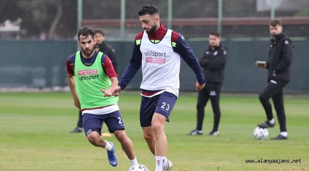 Alanyaspor iki kulvarda doludizgin gidiyor