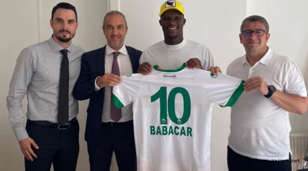 Alanyaspor santrafor Babacar'ı renklerine bağladı