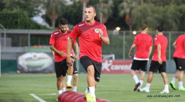 Alanyaspor sezonu açtı