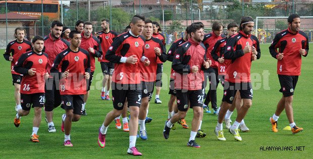 ALANYASPOR TOP BAŞI YAPTI