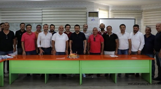 Alanyaspor'da mali başkana pasta kesildi