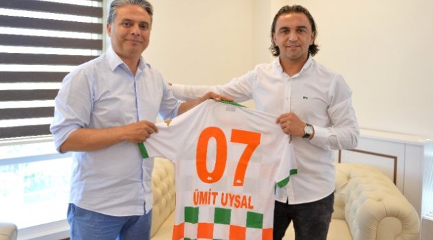 Alanyaspor'dan Uysal'a Formalı Teşekkür